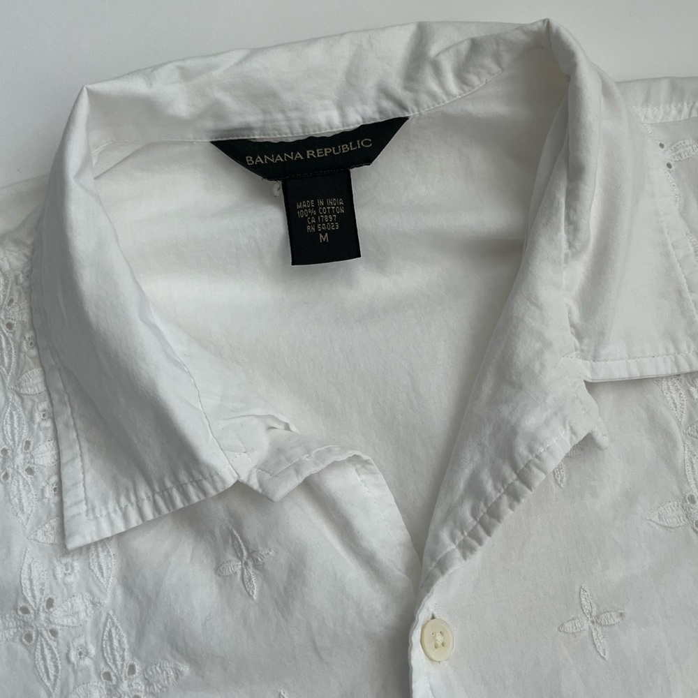 Banana Republic men’s camp collared eyelet embroidered shirt